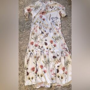 New king flowered dress size L